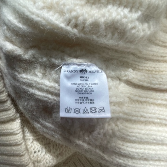 Brandy Melville Ivory Knit Sweater - Picture 2 of 4